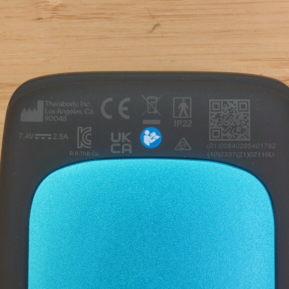 Therabody RecoveryTherm Cube / Heat & Cold Therapy Device / Muscle Recovery - Picture 9 of 13